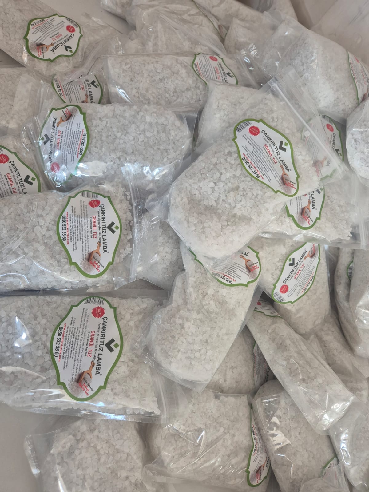 Granül Kaya Tuzu 1 KG Mineralli Sofrada Öğütme Tuzu